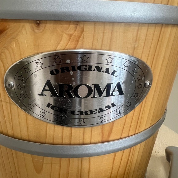 Aroma‎ ice cream maker model AIC-305EM 5 Quart - Picture 9 of 16